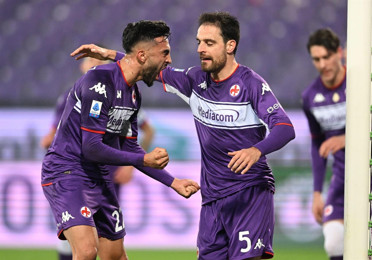 La Fiorentina no tuvo piedad del Genoa y propinó una goliza de 6-0 durante la Jornada 22 en la Serie A. Cristiano Biraghi fue el único en hacer doblete, mientras que Álvaro Odriozola, Giacomo Bonaventura, Dusan Vlahovic y Lucas Torreira sumaron goles para el triunfo de la 'Fiore'; Johan Vasqez no jugó.