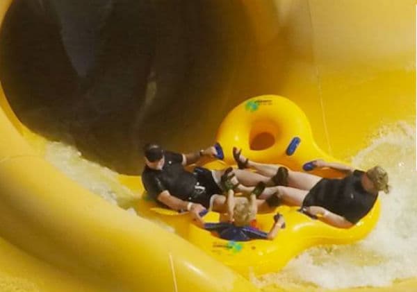 Splashin Safari ( Santa Claus, Indiana): sí, hay una ciudad en Indiana llamada Santa Clauss, y por ende, el parque acuático tiene atracciones que involucran a Papá Noel, aunque sea en pleno verano. Este parque es considerado el más limpio de todo el mundo. Tiene 3 toboganes de madera que son las atracciones más famosas, y por supuesto, la estadía de Santa Clauss lo hace aún más interesante.