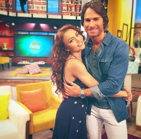 ¡Los más guapos! Angelique Boyer y Sebastian Rulli.