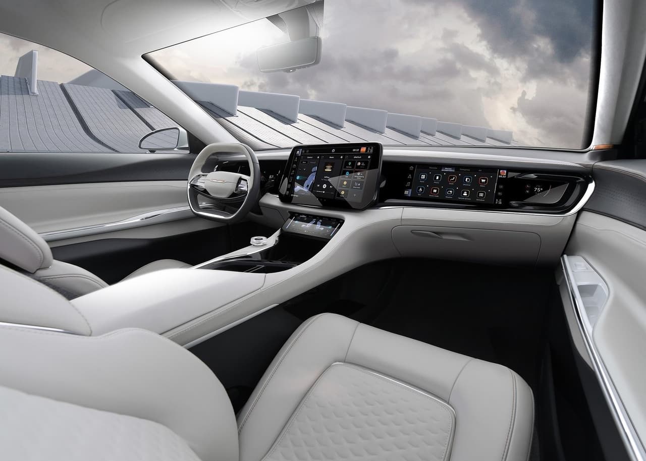 Por dentro, resalta su diseño moderno, tecnología y refinamiento. Este vehículo representa el inicio de la electrificación total de la marca que pretenden alcanzar para 2028.