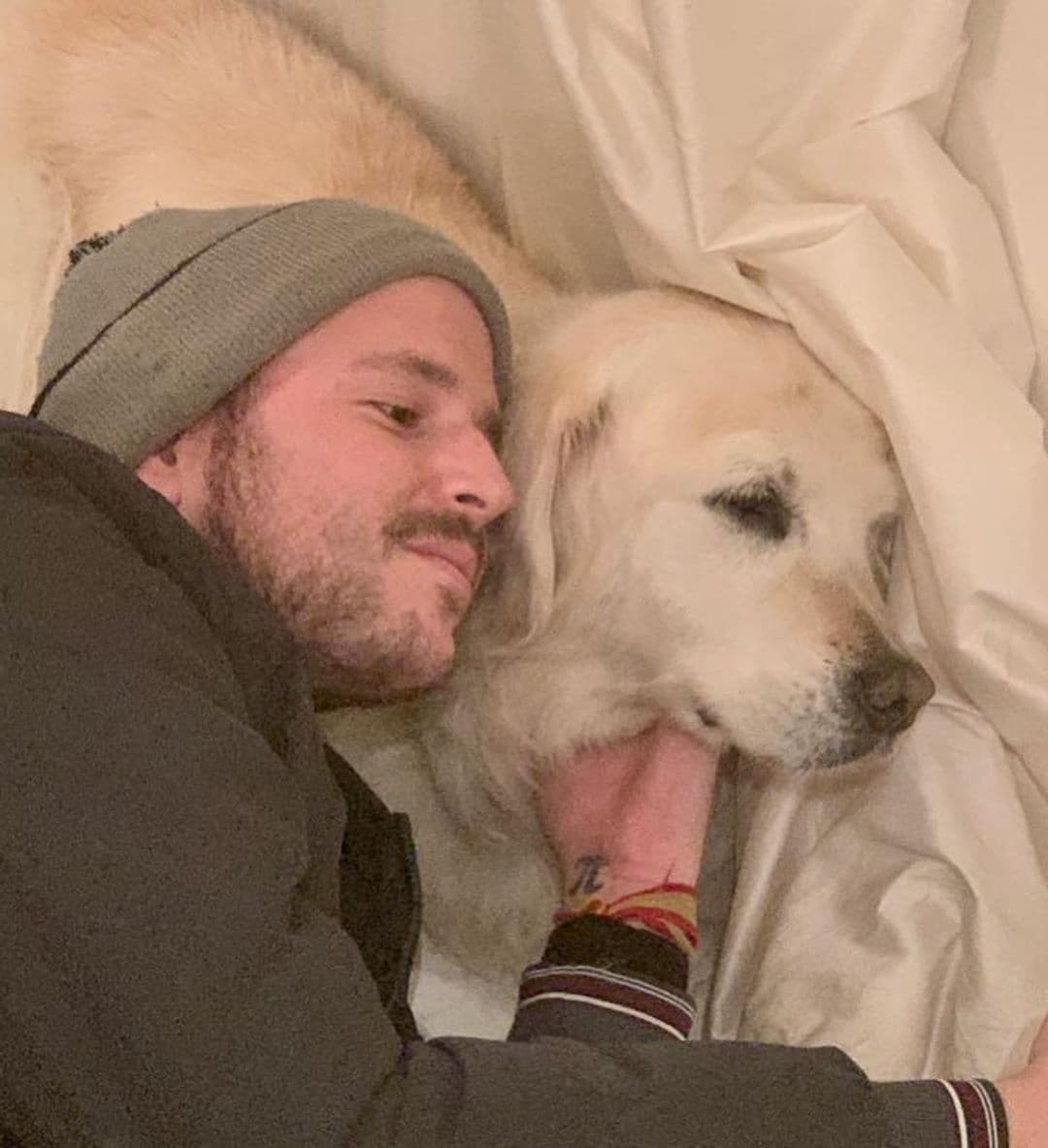 La española expresó en redes sociales la tristeza que la embarga por la pérdida de Alex y este sábado 30 de mayo hizo una conmovedora publicación donde lo recordó y le pidió perdón por hablar públicamente de él.
<br>