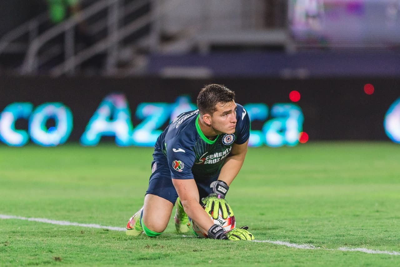 La recompensa para Mazatlán llegó al final del primer tiempo, cuando un disparo de Roberto Meraz junto con el error de Jurado provocó la inauguración del marcador.