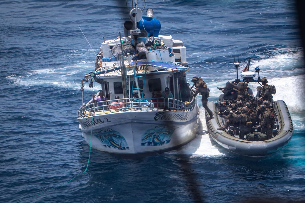 Jueza de Ecuador declara inocentes a 32 tripulantes de dos barcos bombardeados por EEUU bajo sospecha de narcotráfico