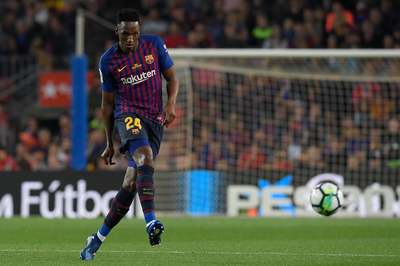 El colombiano Yerry Mina fue titular con Barcelona en el último partido de Iniesta.