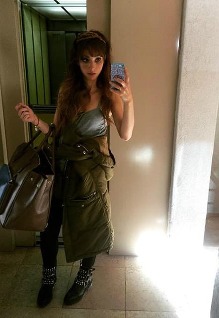 espués de un largo día de trabajo, a Nat le encanta usar zapatos súper cómodos.