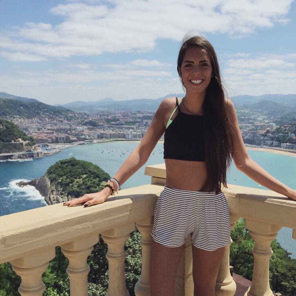 La joven fotógrafa de 26 años se fue de viaje este verano, pero nunca creyó lo que ahora sufre.
<br>