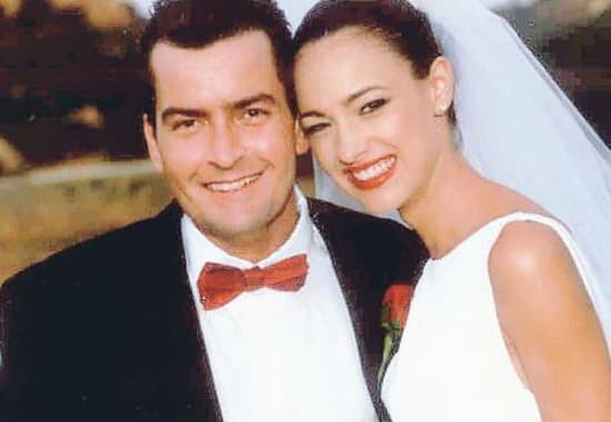 Charlie Sheen se casó en 1995 con la modelo Donna Peele. Su matrimonio duró solamente un año.