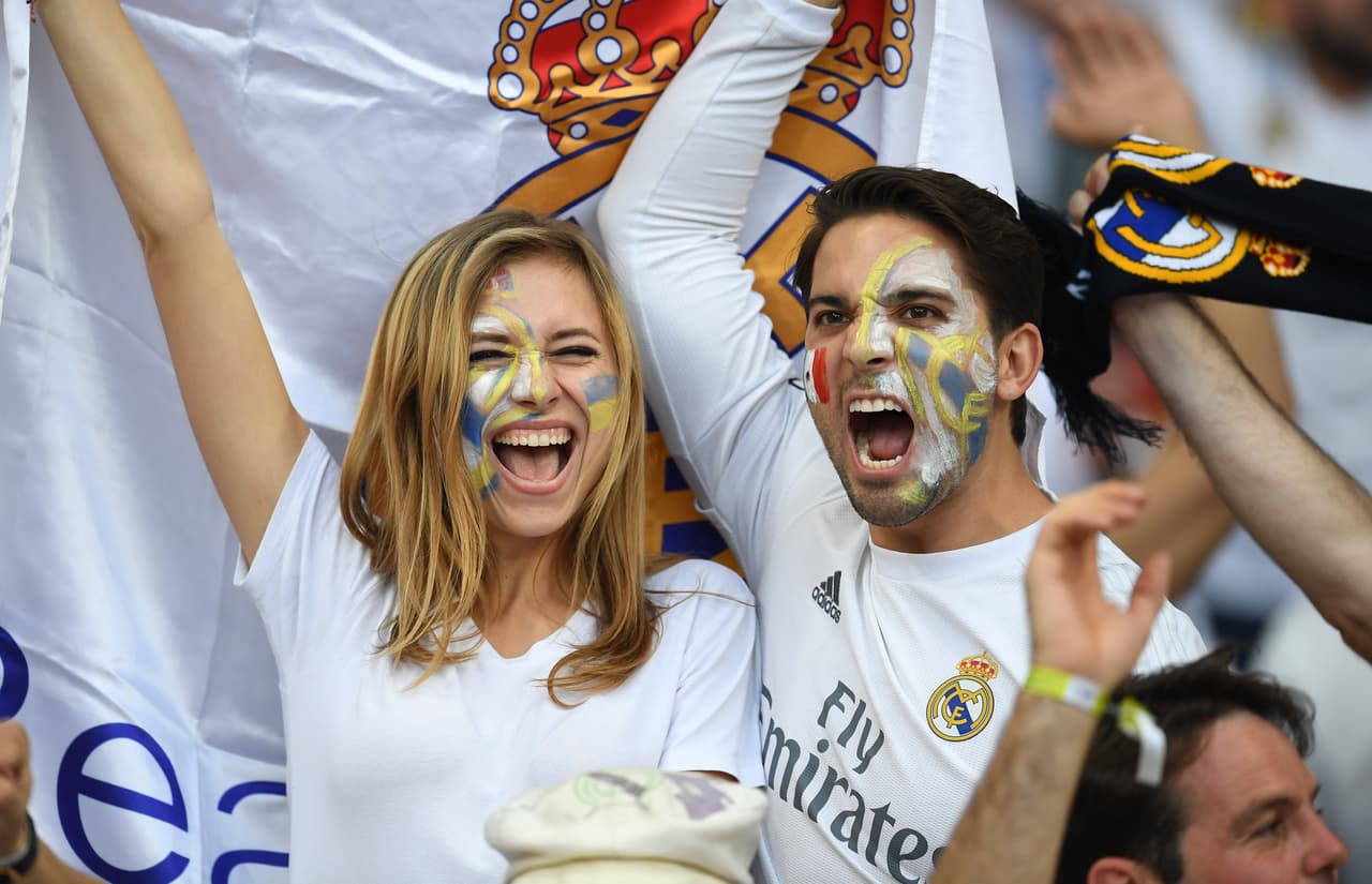 Así como de algarabía cuando el Madrid saltó al campo a realziar su calentamiento.