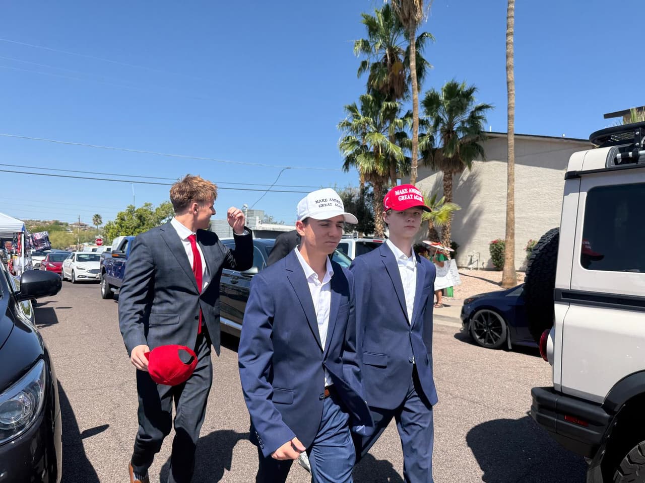 Estuvieron presentes tanto en playeras como en pancartas y gorras.