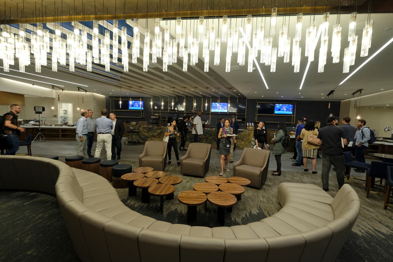 El Chase Center cuenta con ocho cocinas, lo que permitirá más y mejores opciones para el servicio de alimentos. También habrá 23 bares en sus instalaciones.
<br>
<br>