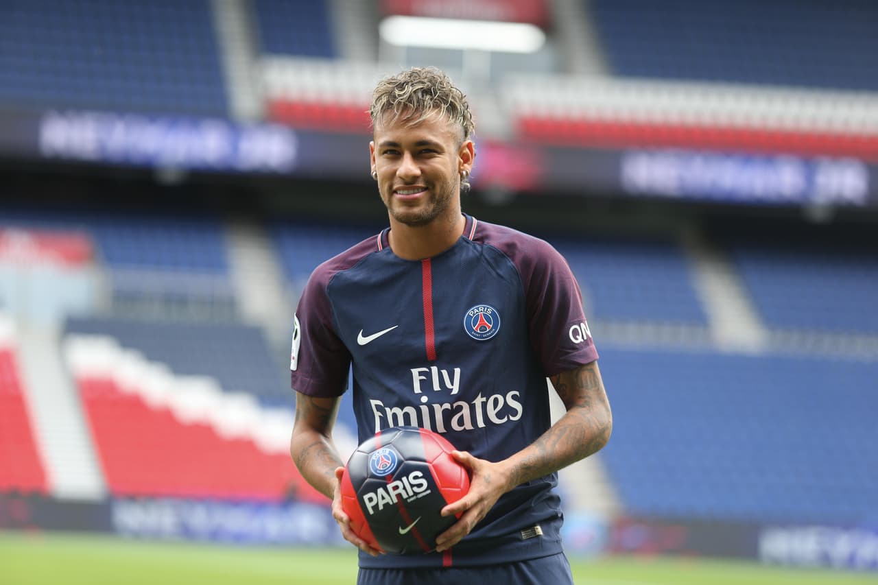El debut de Neymar deberá esperar, su pase internacional no llegó