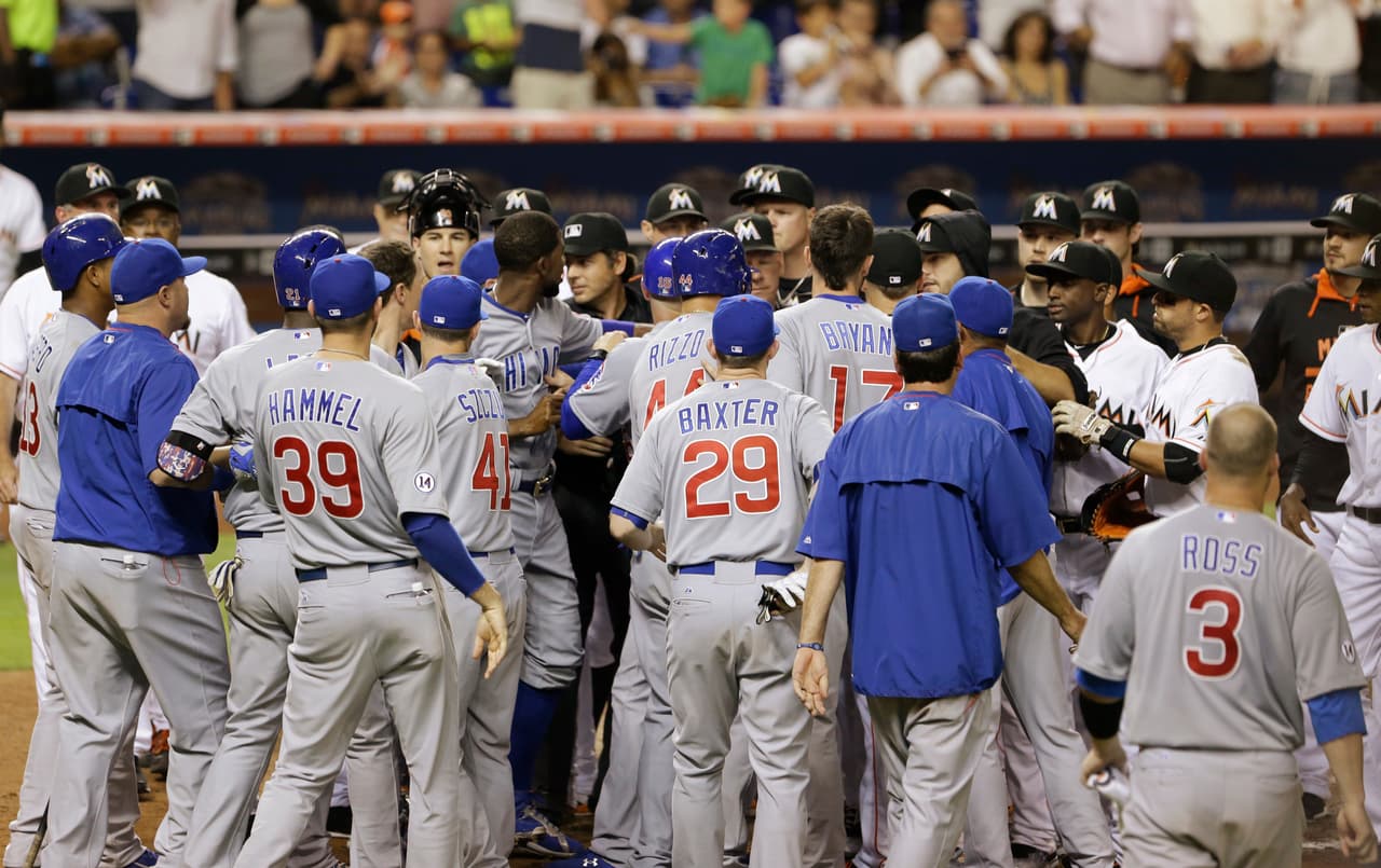 Se vacían las bancas en duelo entre Marlins y Cubs
