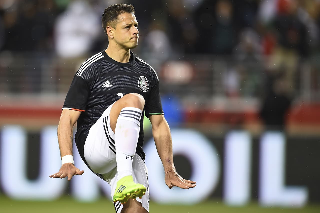Chicharito se reencuentra con el gol y lo festeja como LeBron James