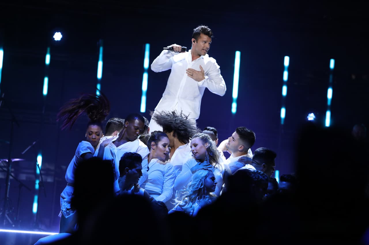 Así fue como Ricky desbordó sensualidad y ritmo boricua.