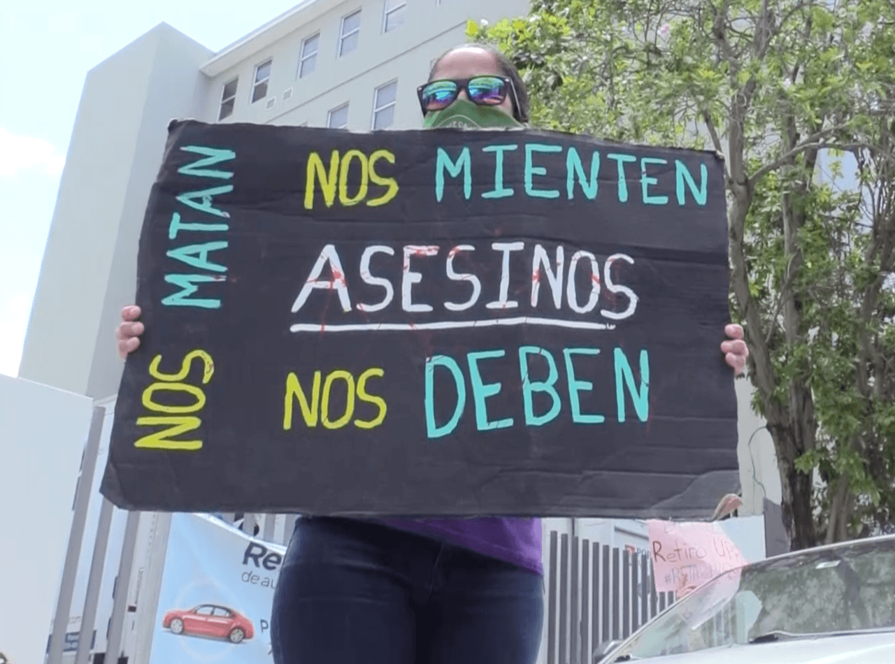 "Nos matan, nos mienten, asesinos, nos deben".
<br>
<br>7.Reconocer que los servicios de salud sexual y reproductiva - incluyendo anticoncepción y aborto - son servicios esenciales de salud. Que se garantice el acceso las personas que buscan servicios de salud sexual y reproductiva, incluyendo servicios de aborto, contracepción de emergencia, servicios de dulas y parteras sin que se obstaculice el proceso. Que se entienda que cualquier producto relacionado con la salud sexual y reproductiva, incluyendo toallas sanitarias, tampones o condones son productos de primera necesidad. Que se garanticen acompañamientos humanitarios durante el parto.
