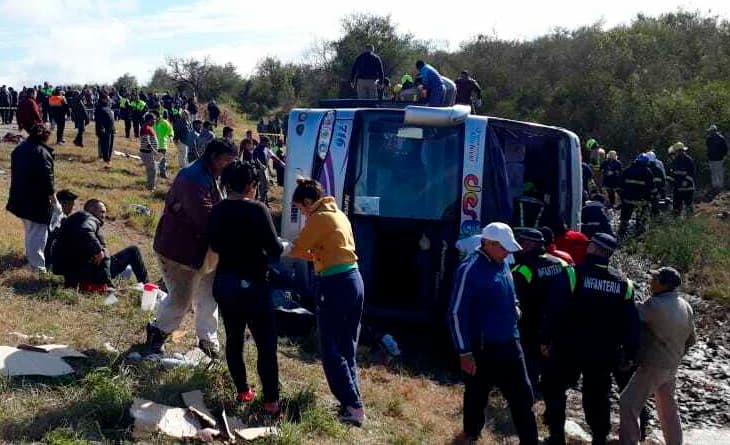 Un autobús turístico que trasladaba jubilados se volcó en Argentina: hay 15 muertos y 40 heridos