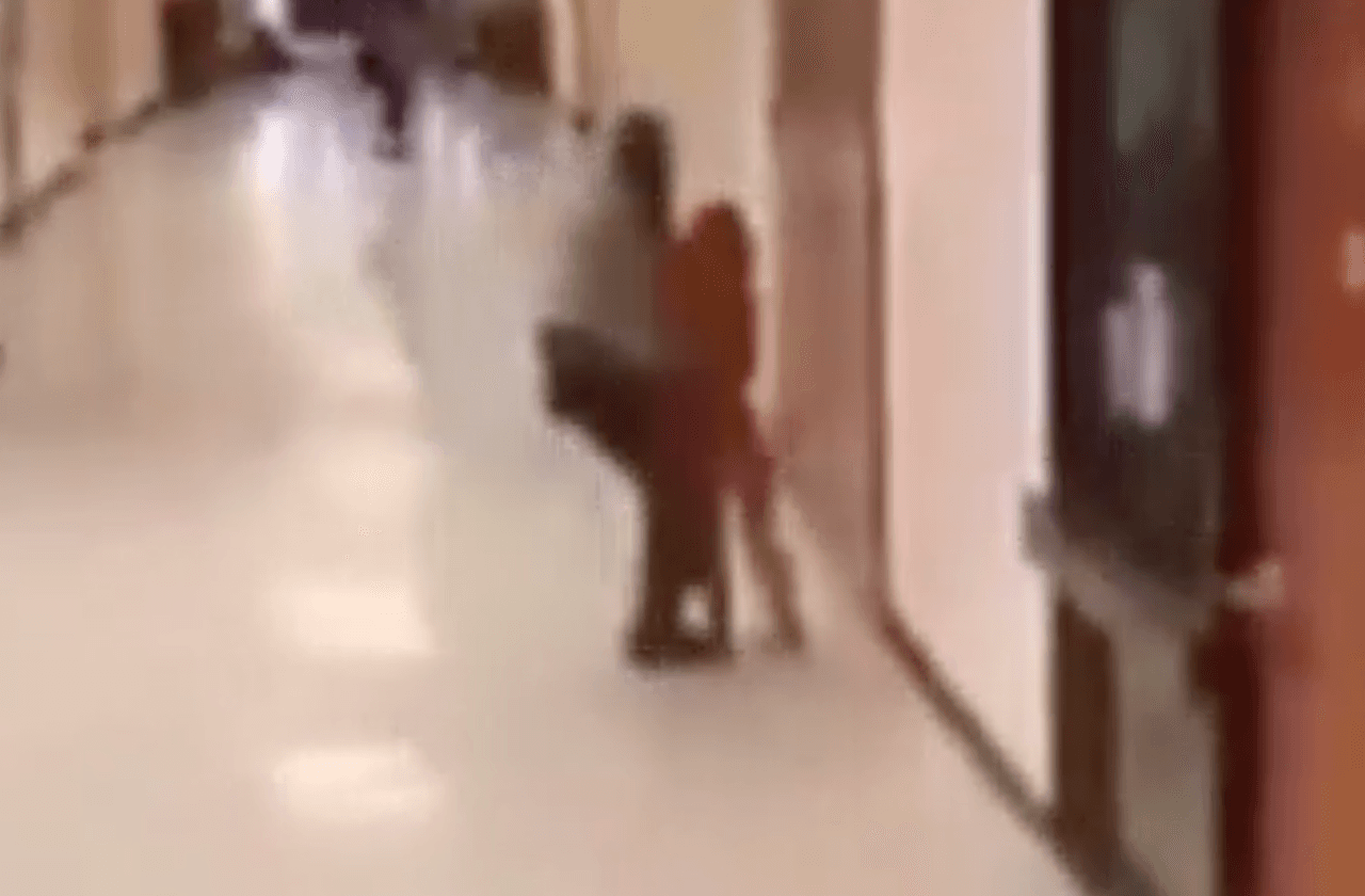 Autoridades confirman despido de policía escolar por maltrato a estudiante