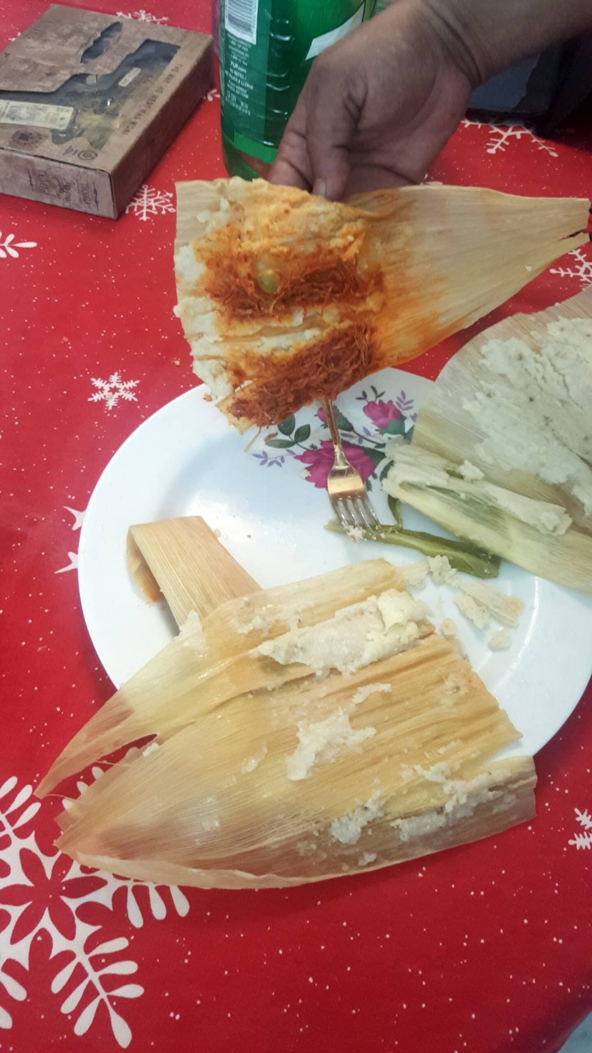 Algunos clientes de La Amapola describieron los tamales mantecosos y grasientos.