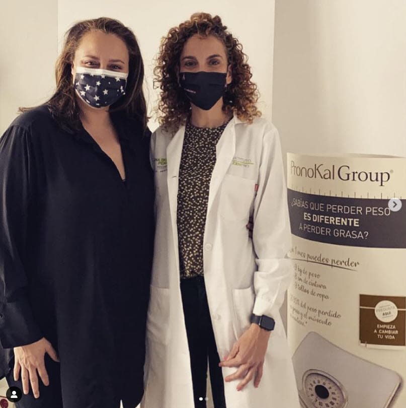 "He hecho un tratamiento médico, más que dieta es un tratamiento porque me sobraba mucho", contó a la prensa mexicana.
<br>