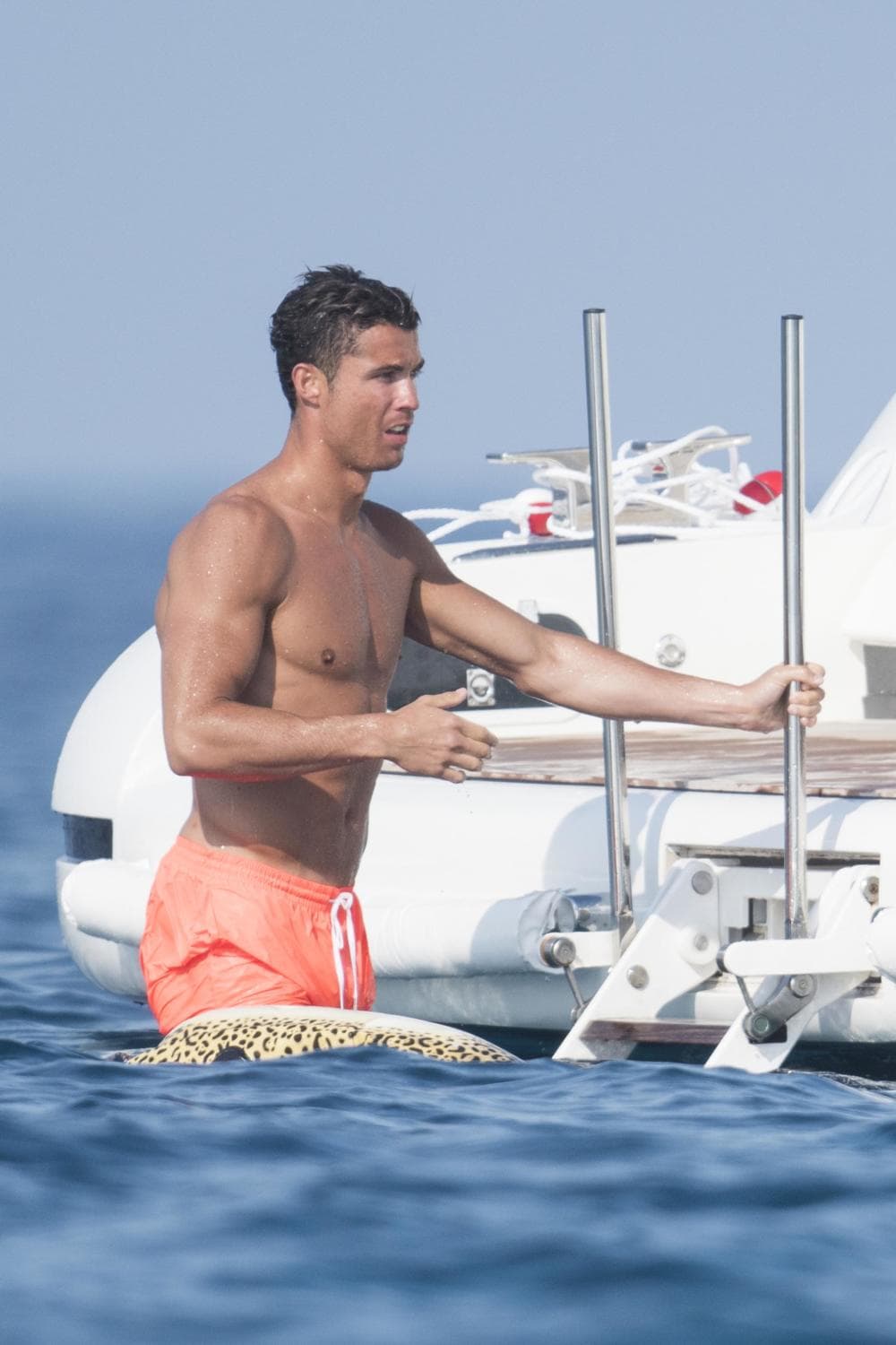 La foto fue tomada en Ibiza, España donde
<b>Ronaldo</b> se encontraba de vacaciones con su familia, después de ganar con su equipo la Eurocopa.