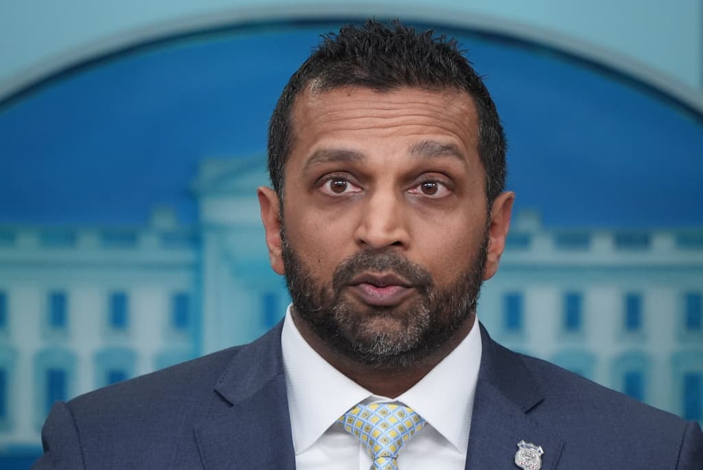 Kash Patel usó equipos SWAT para proteger a su novia y aviones del gobierno para asuntos personales, según The New York Times