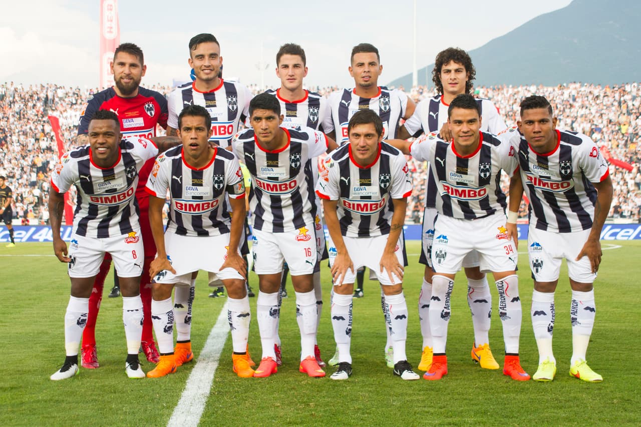 Rayados de manteles largos por 70 Aniversario