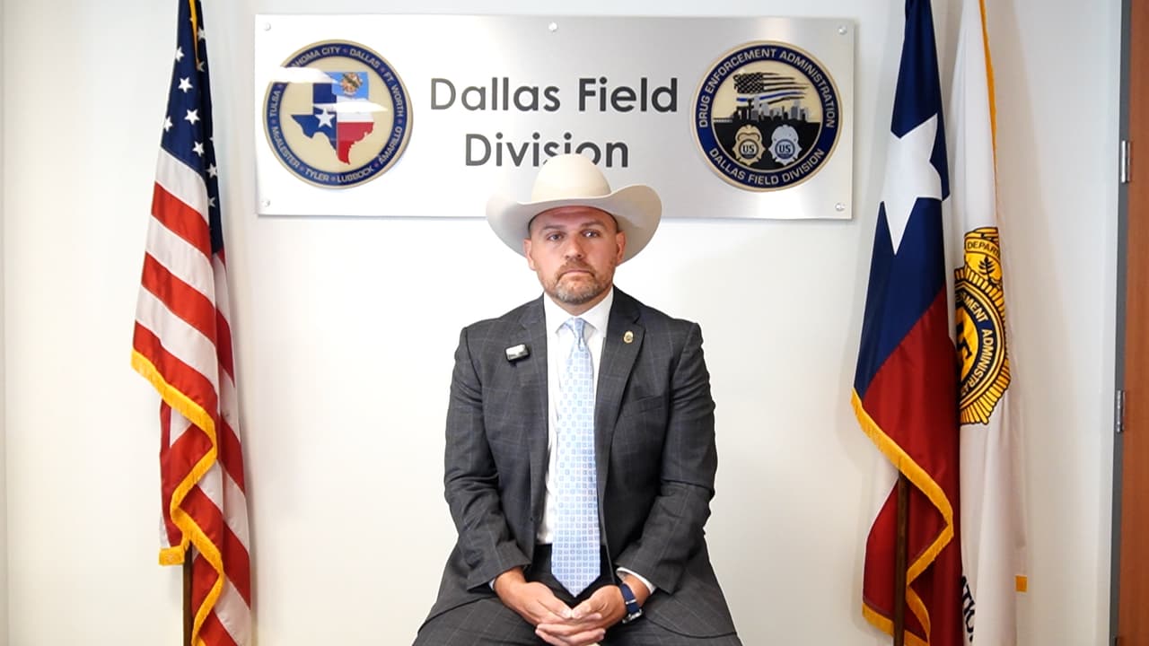 Iván Carrera, agente especial de la Administración de Control de Drogas (DEA), ha trabajado durante la crisis del fentanilo en Dallas, tanto en incautaciones y capturas como en charlas con la comunidad hispana.