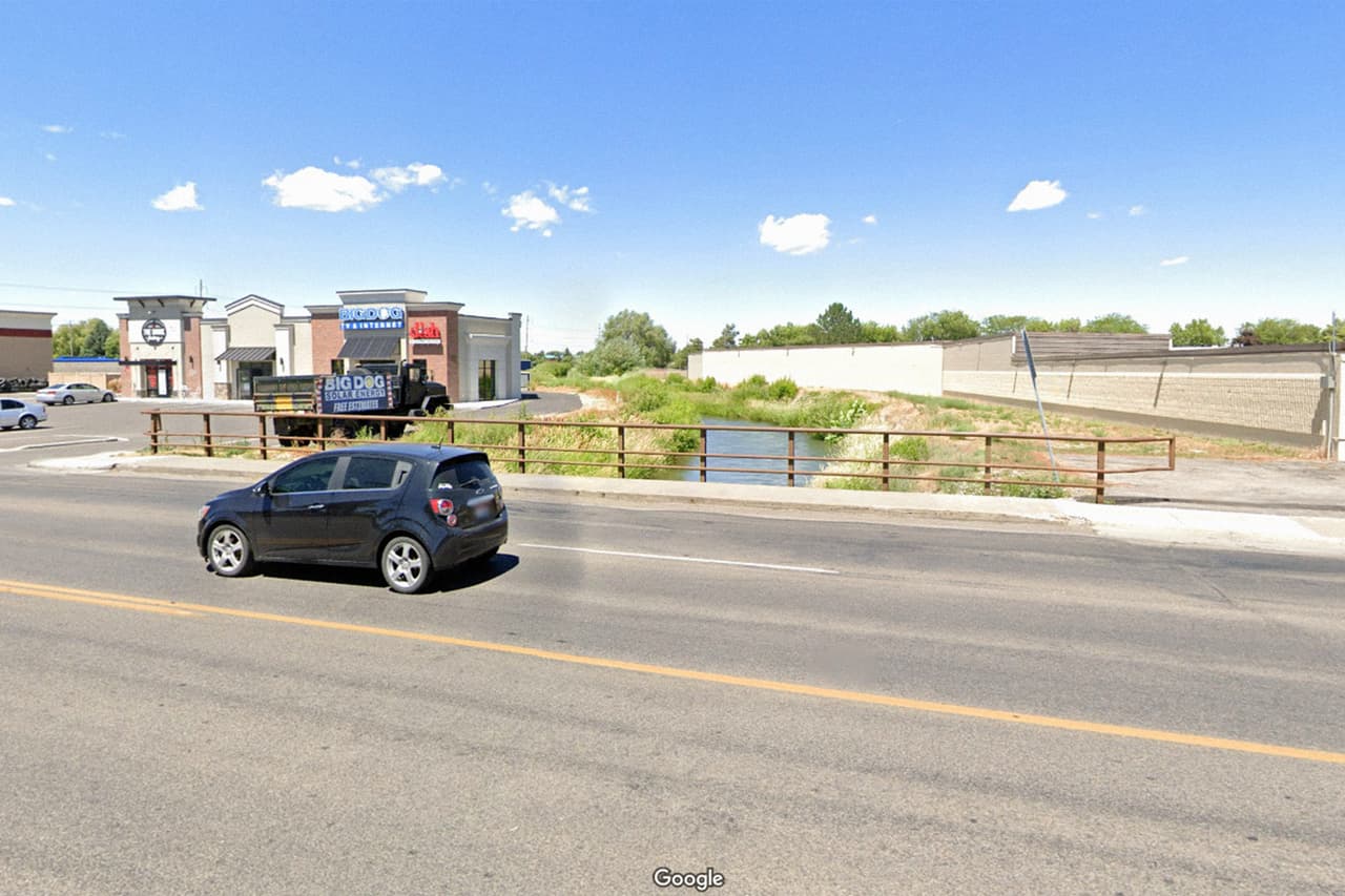 <b>Idaho, condado de Bonneville.</b>
<br>
<br>Calle 17 sobre Sand Creek.
<br>
<br>Construido en 1957.
<br>