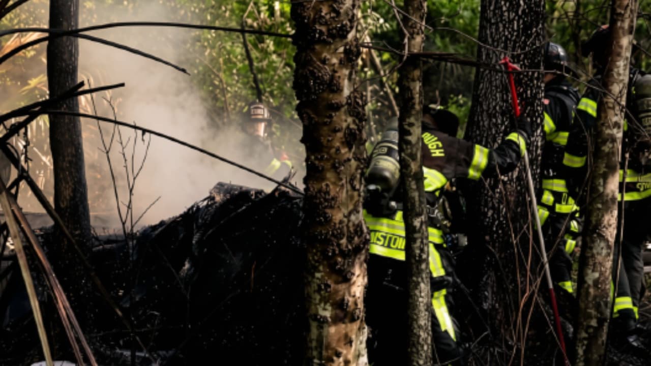 Avioneta se estrella poco después de despegar en Tampa; hay dos muertos
