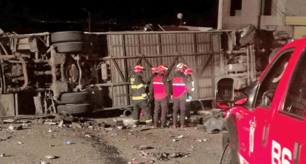 Al menos 24 muertos tras el accidente de un autobús en Ecuador