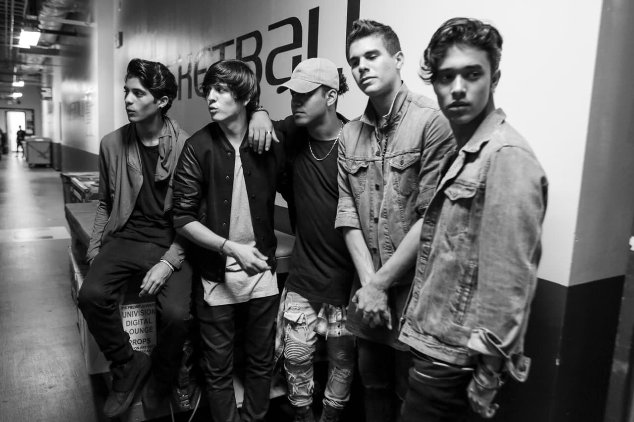 Los chicos hacen su primera aparición en Premios Juventud.