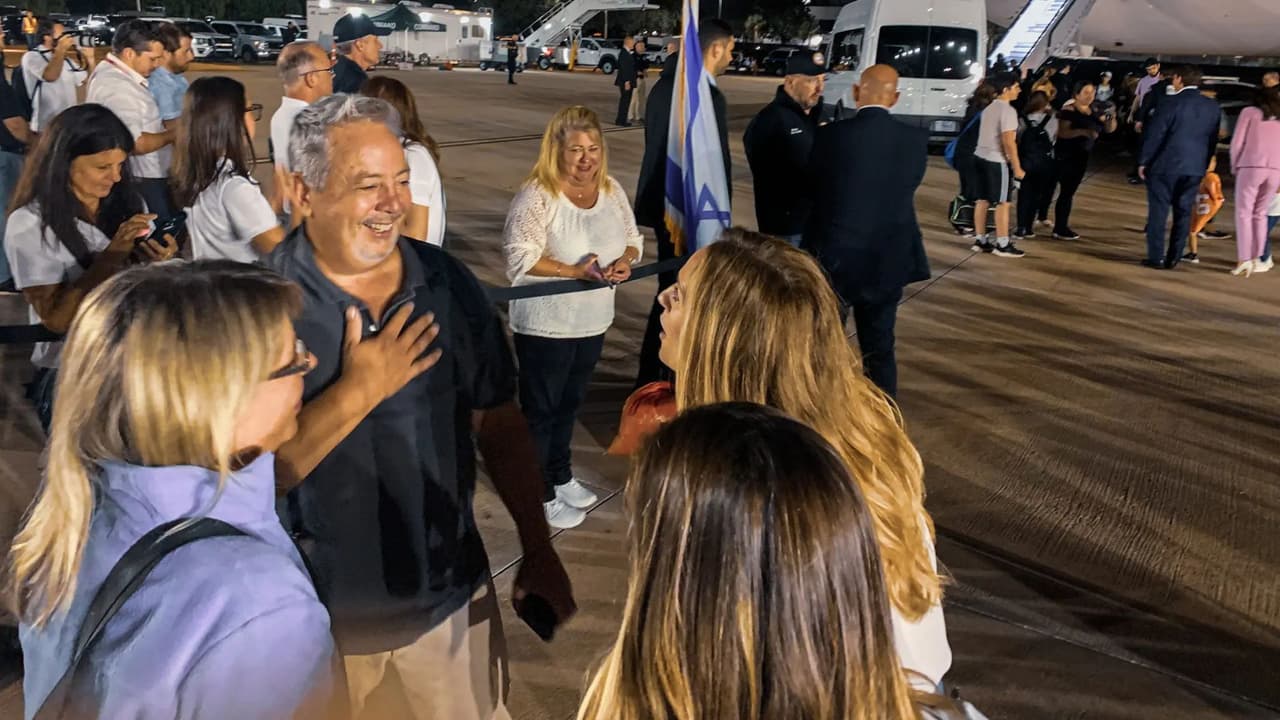 Equipo de rescate durante una misión humanitaria en Israel, donde Grey Bull Rescue ha brindado apoyo logístico y evacuación de personas en contextos de violencia y crisis de seguridad, priorizando la protección de civiles y personal vulnerable.