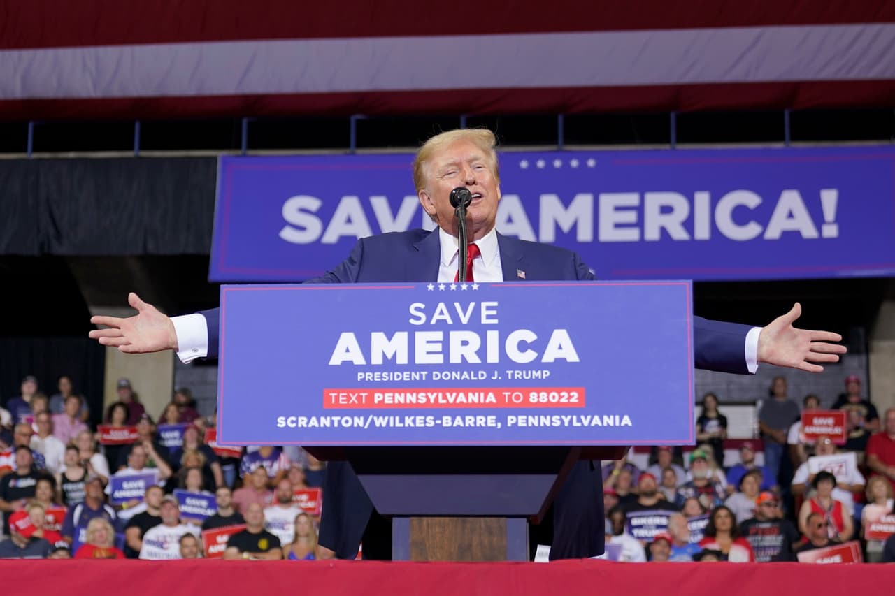 El expresidente Donald Trump habla durante un rally en Wilkes-Barre, Pennsylvania, el sábado 3 de septiembre de 2022.
<br>