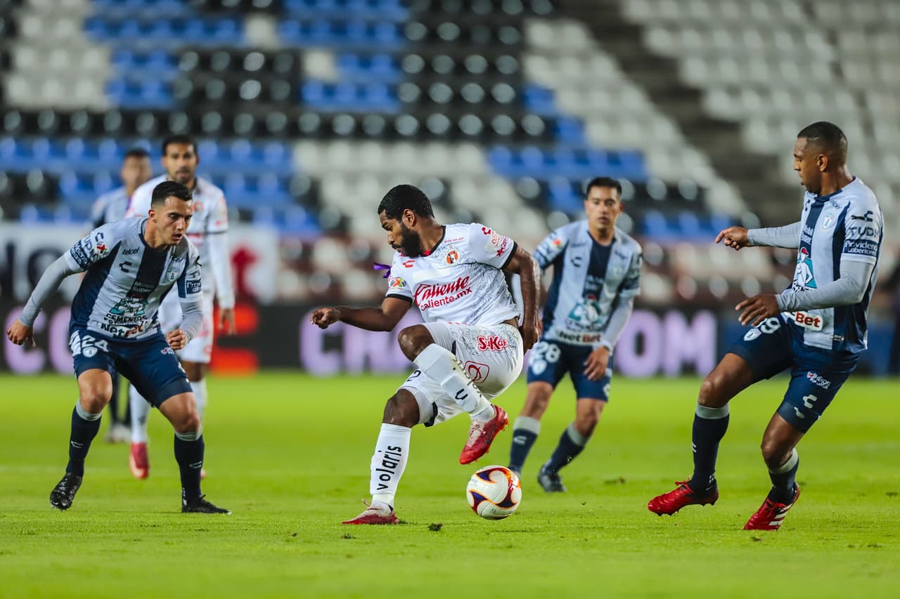 Con goles de Ismael Sosa y Kevin Álvarez, Pachuca rompe la maldición y logran vencer 2-1 a Tijuana.Pachuca pasa del último lugar al penúltimo y Xolos se queda con la octava plaza.