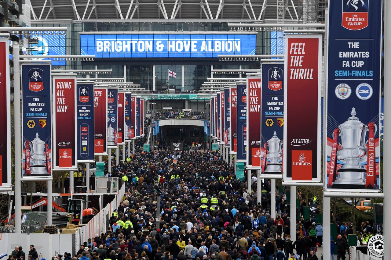El Wembley Stadium brilló con miles de fanáticos de ambos equipos que llegaron hasta Londres para vivir esta semifinal de la F.A. Cup.