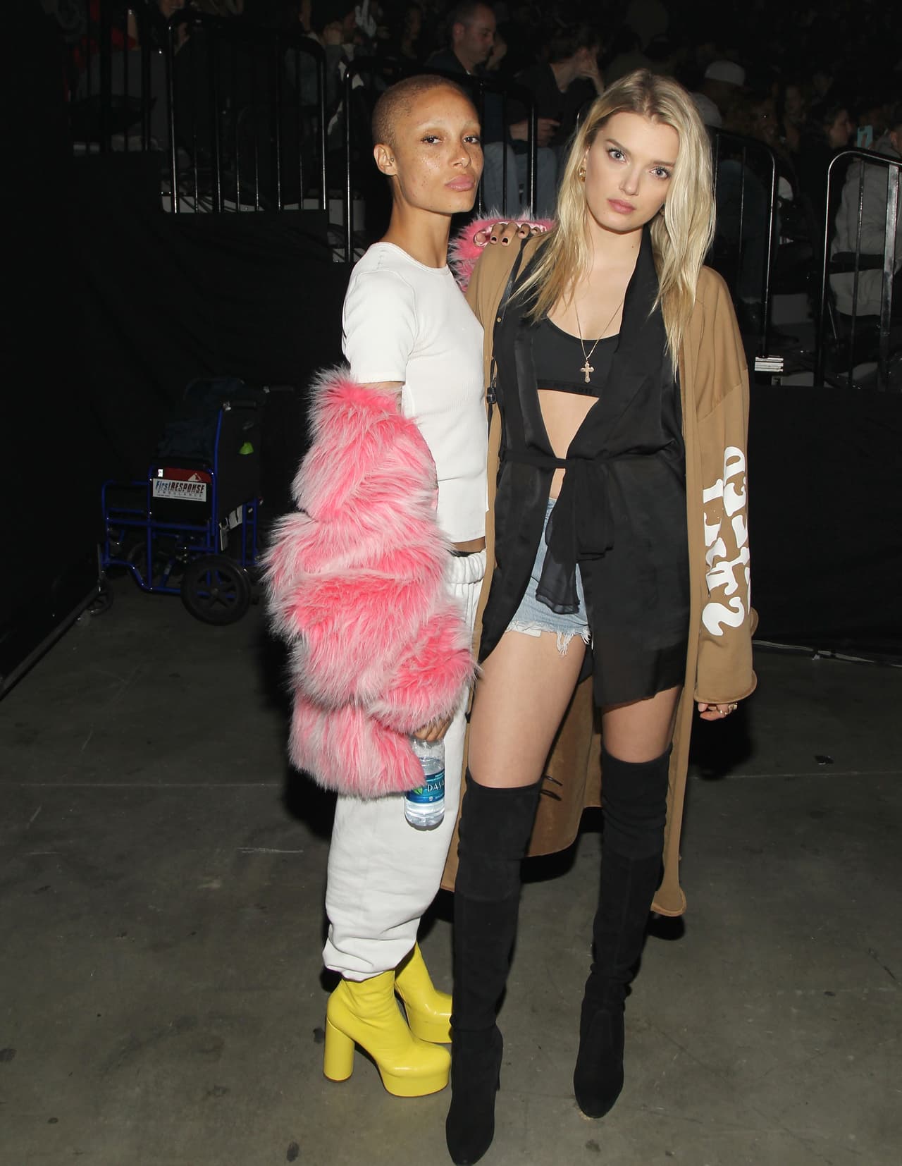 Las modelos Adwoa Aboah y Lily Donaldson optaron por tendencias más arriesgadas como llevar peluche cuando el sol acosa con su calor, y usar 'thigh high boots' (o botas hasta la rodilla) con mini shorts de jean. Sin duda Coachella no se convierte en un lugar para crear tendencias, sino para reforzarlas, reproducirlas.