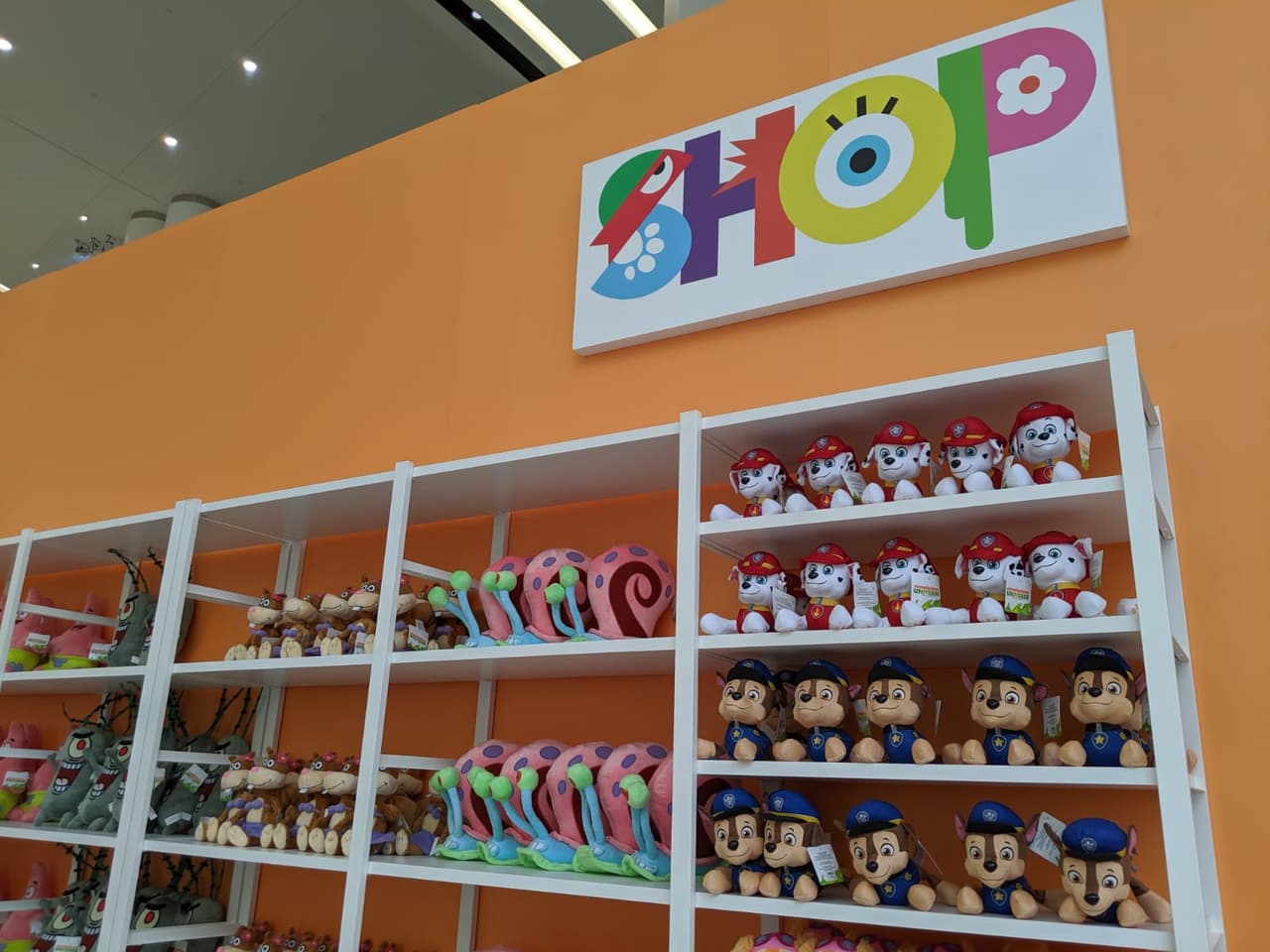 Las tiendas de regalo, para llevarnos un recuerdo del lugar, no podían faltar.