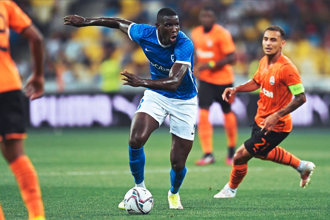 Shakhtar Donetsk derrota 2-0 al Genk en el partido de vuelta en la ronda eliminatoria de la Champions League. Lassina Traoré abrió el marcador al 27’ y Marcos Antonio Silva Santos remató al 76’ para darle la victoria al equipo ucraniano.