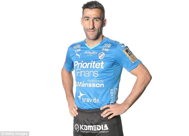 Amenazan de muerte a futbolista sueco por meter un autogol