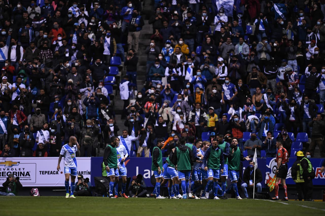 Cuando moría toda esperanza, Guillermo Martínez se fabricó en el área rojinegra una chilena al 95’ para empatar el juego y mantener a Puebla en la cima del torneo.