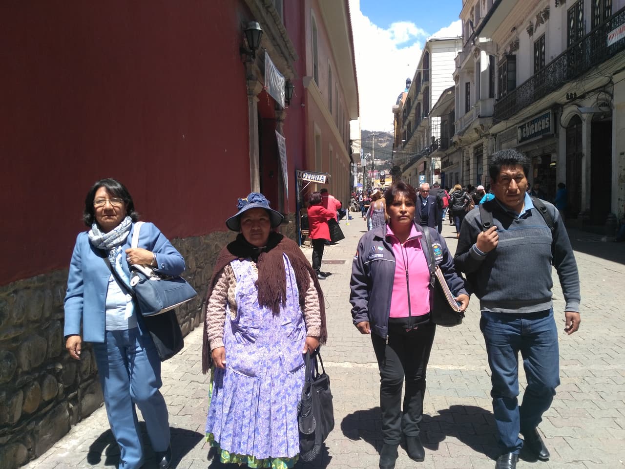 La abogada de la familia (en la foto a la izquierda) quiere mostrar que la expareja de Jhesica actuó con saña contra ella al negarse a vivir nuevamente con él.