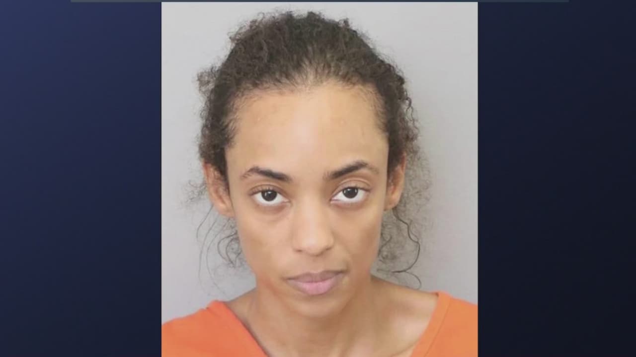 Declaran no culpable a mujer acusada de asesinar a su hija de 2 años en Virginia