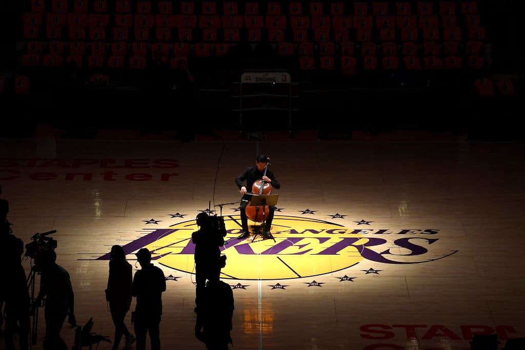 Así se vivió el emotivo homenaje a Kobe y Gianna Bryant en el regreso de Los Angeles Lakers a la duela.