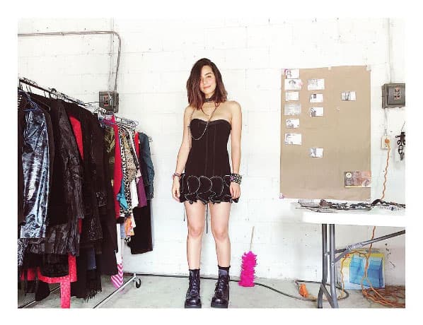 1. Ha escrito guiones para cortometrajes, se ha inspirado en vivencias propias o que le han contado, pretende producirlos.