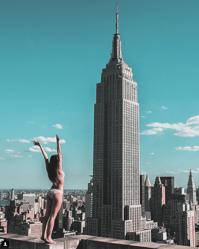 ¡Modelos desafían la muerte posando al borde del abismo!