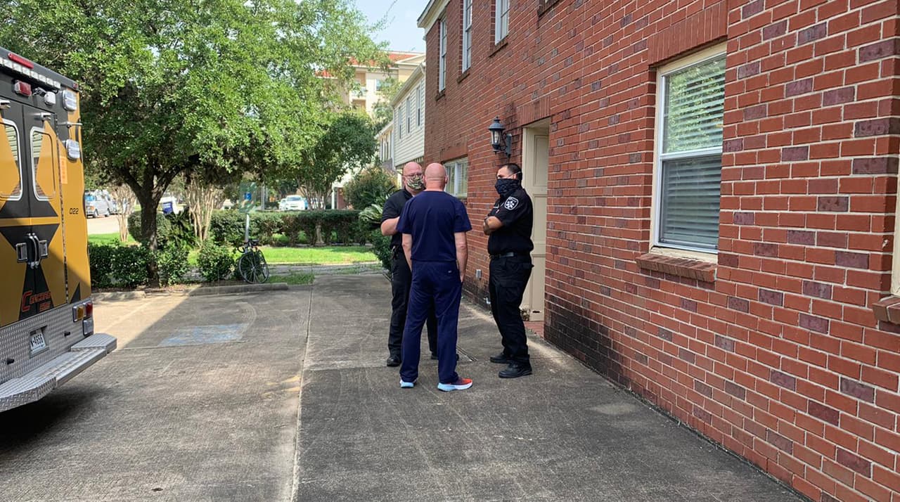 "Tengo todo el equipo preparado para recibir al bebé y conectarlo, básicamente voy a conectarlo de un respirador a otro respirador" continuó.