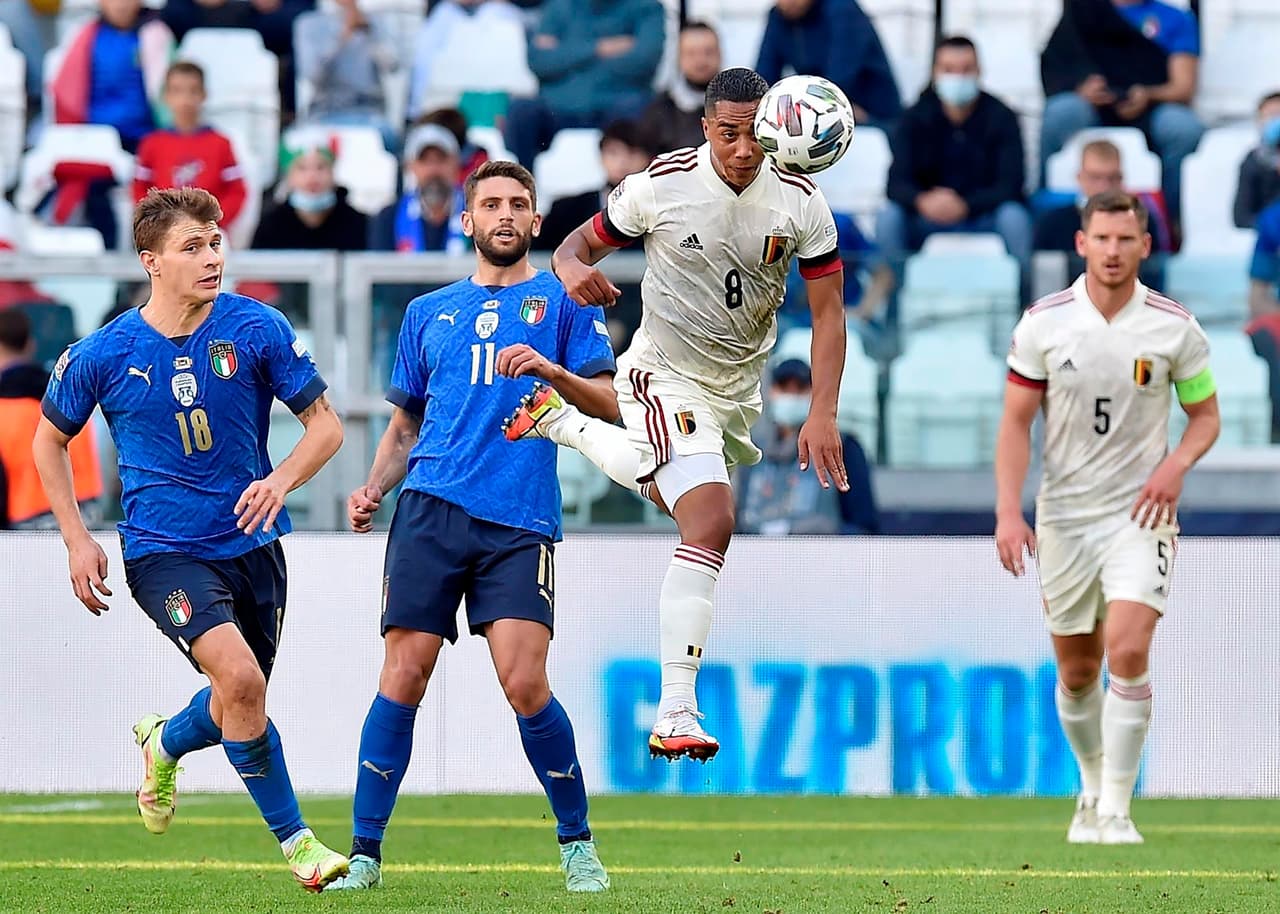 Italia se queda con el tercer lugar de la UEFA Nations League tras vencer 2-1 a Bélgica. Con anotacion de Barella y un penalti cobrado de Berardi, la 'Azzurra' se lleva la victoria. El único tanto por parte de los 'red devils' fue de Charles De Ketelaere ya al final del encuentro.
