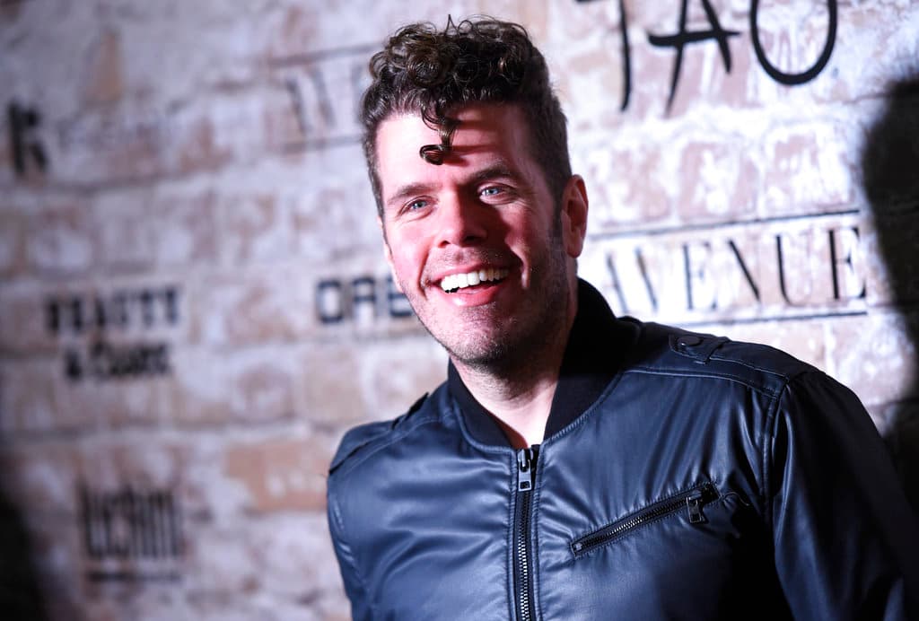 Perez Hilton es hospitalizado tras autolesionarse en una transmisión de TikTok