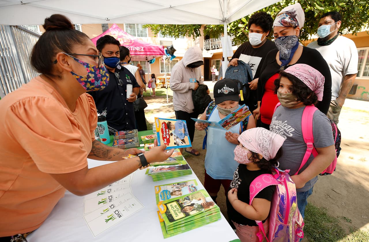 <b>Centros de servicios sociales</b> (centros de crisis, refugios para víctimas de violencia doméstica, centros de servicios para víctimas, centros de defensa infantil, centros de visitas supervisadas, centros de justicia, centros de organización comunitaria)
<br>
<br>“En nuestra búsqueda de la justicia, incluida la ejecución de nuestras responsabilidades de aplicación, tenemos un impacto en la vida de las personas y promovemos el bienestar de nuestro país de las formas más fundamentales”, explica Mayorkas en el memo.
<br>