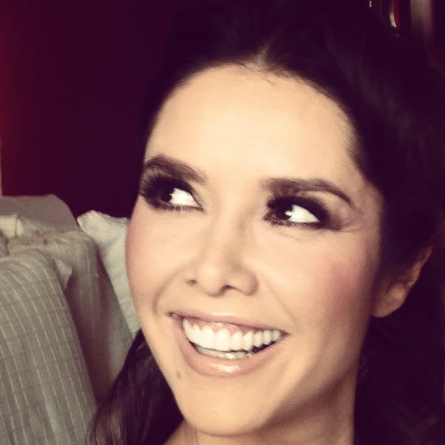 Y las mujeres admiran tanto talento y belleza.